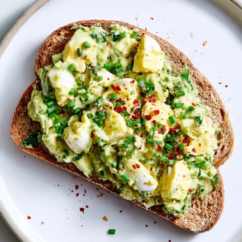 Creamy avocado egg smash on toasted bread, a bright and flavorful breakfast option.